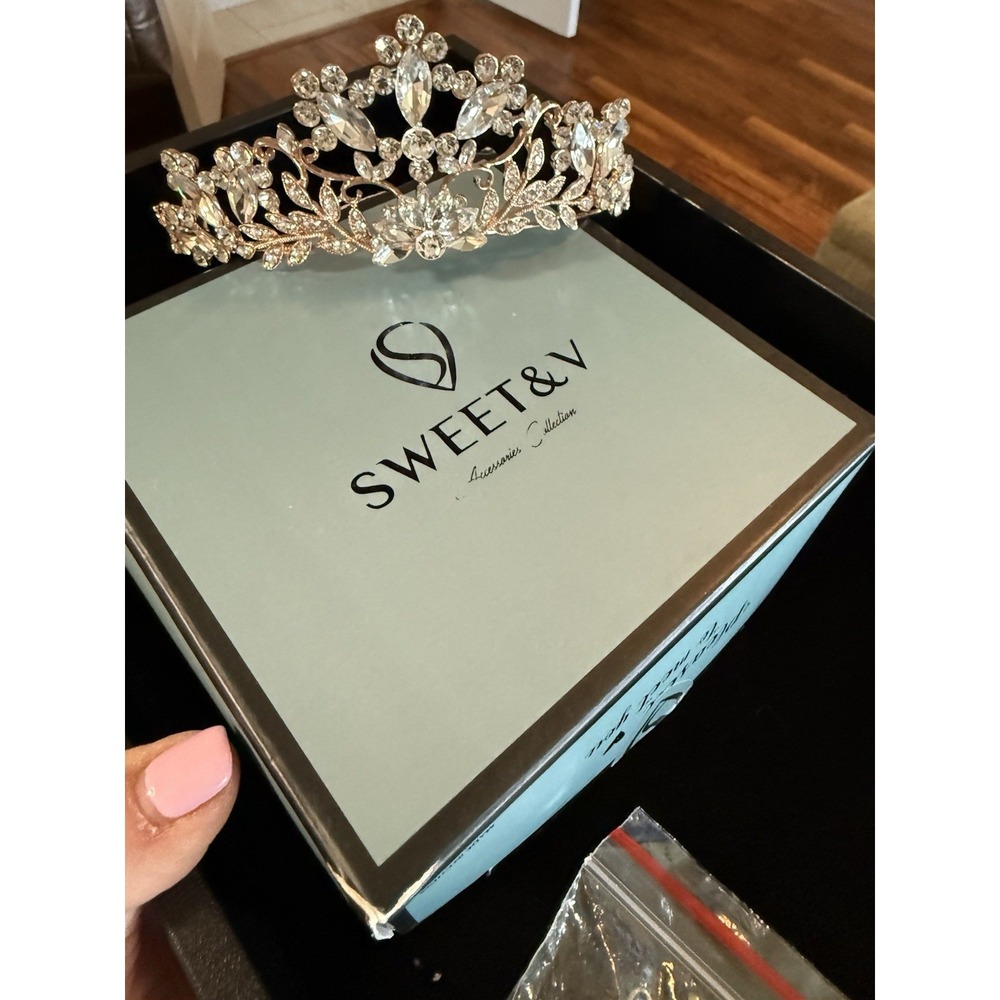 Sweet & V Gold Tone Headpiece Wedding Quinceanera‎ Gold With Clear StoneNew 4041